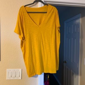 Yellow longline v-neck T-shirt.